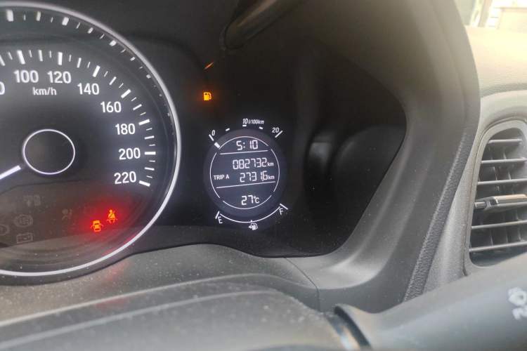Used Honda Vezel 2015 1.5L CVT two-wheel drive Comfort trim Odometer Close Up