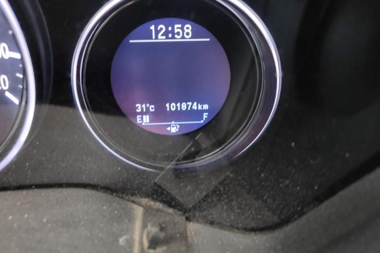 Used Honda Vezel 2015 1.8L CVT 2WD Luxury Model Odometer Close Up