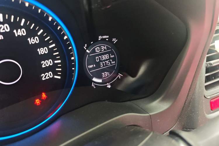 Used Honda Vezel 2015 1.5L CVT two-wheel drive Comfort trim Odometer Close Up