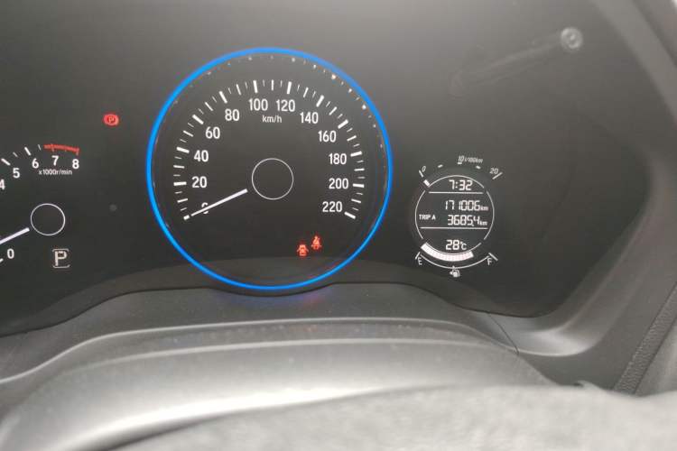 Used Honda Vezel 2015 1.8L CVT 2WD Elite Model Odometer Close Up