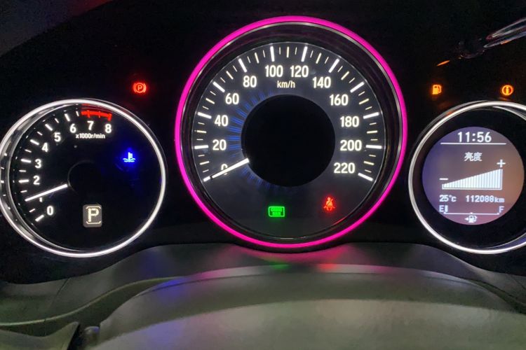 Used Honda Vezel 2015 1.8L CVT 2WD Luxury Model Odometer Close Up