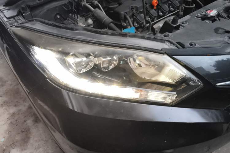 Used Honda Vezel 2015 1.8L CVT 2WD Luxury Model Right Front Headlight
