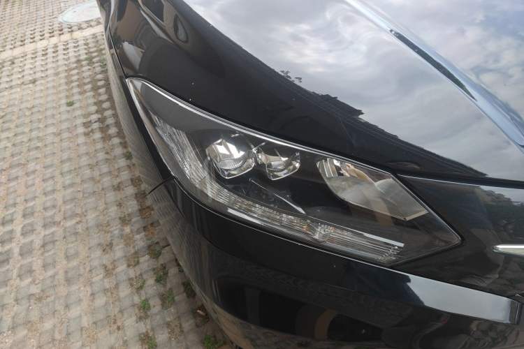 Used Honda Vezel 2015 1.8L CVT 2WD Luxury Model Right Front Headlight