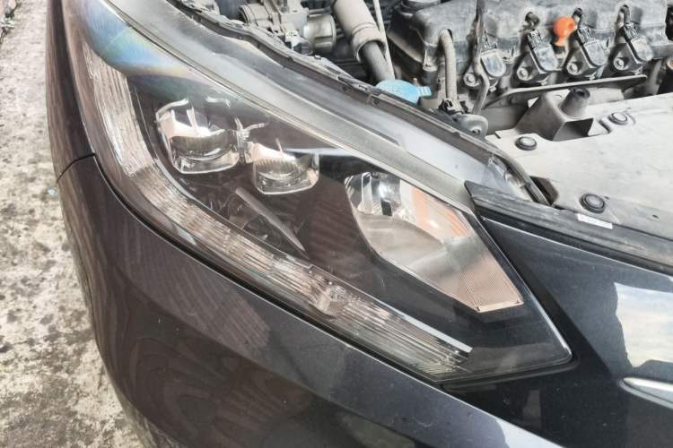 Used Honda Vezel 2015 1.8L CVT 2WD Luxury Model Right Front Headlight
