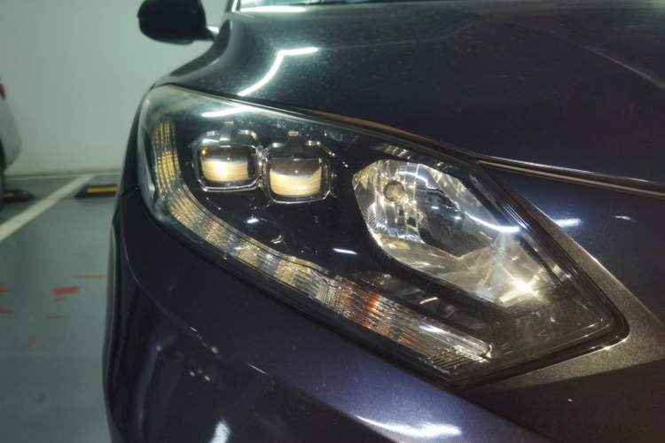 Used Honda Vezel 2015 1.8L CVT 2WD Luxury Model Right Front Headlight