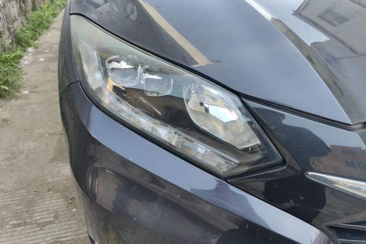 Used Honda Vezel 2015 1.8L CVT 2WD Luxury Model Right Front Headlight