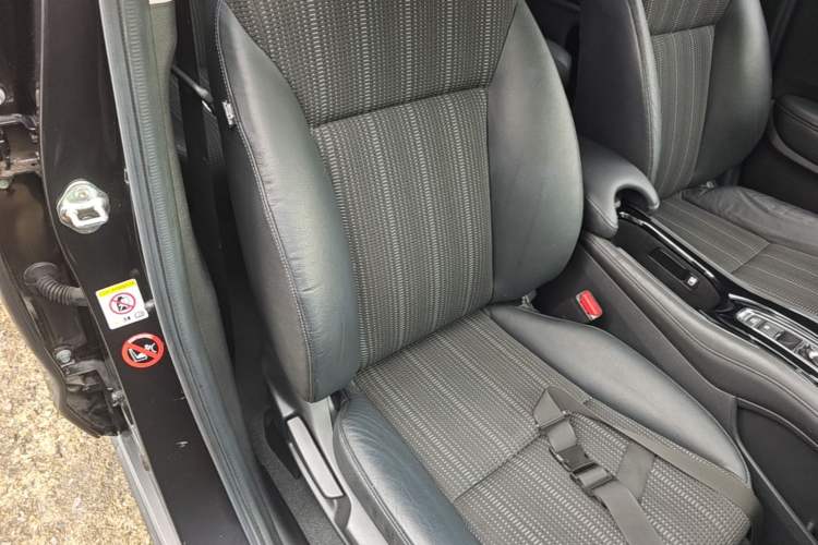 Used Honda Vezel 2015 1.8L CVT 2WD Luxury Model Right Front Seat