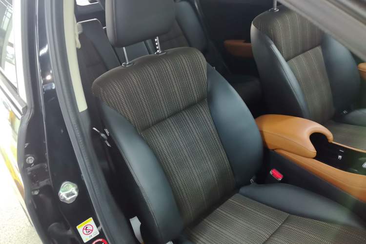Used Honda Vezel 2015 1.8L CVT 2WD Luxury Model Right Front Seat