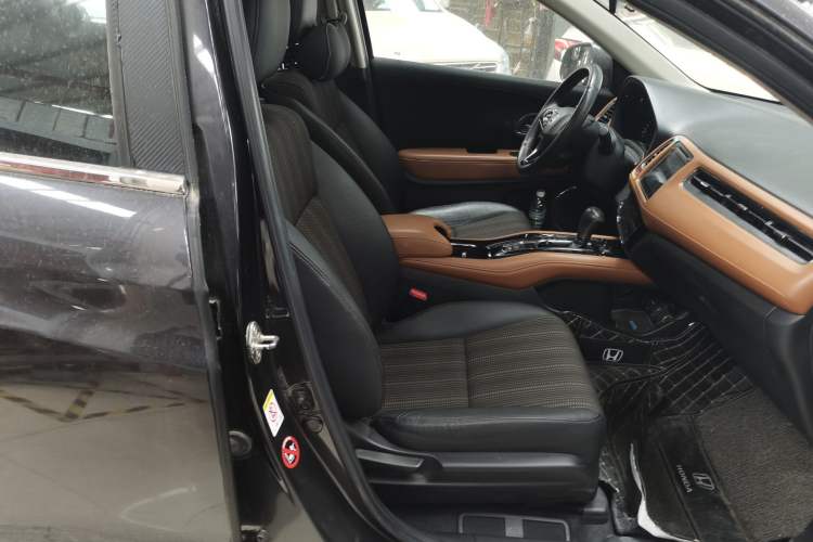 Used Honda Vezel 2015 1.8L CVT 2WD Luxury Model Right Front Seat
