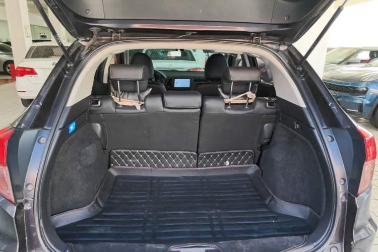 Used Honda Vezel 2015 1.5L CVT two-wheel drive Comfort trim Trunk