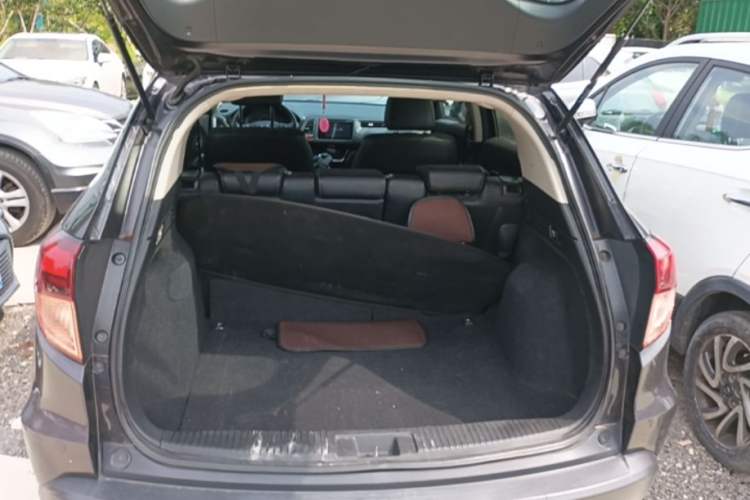Used Honda Vezel 2015 1.8L CVT 2WD Luxury Model Trunk