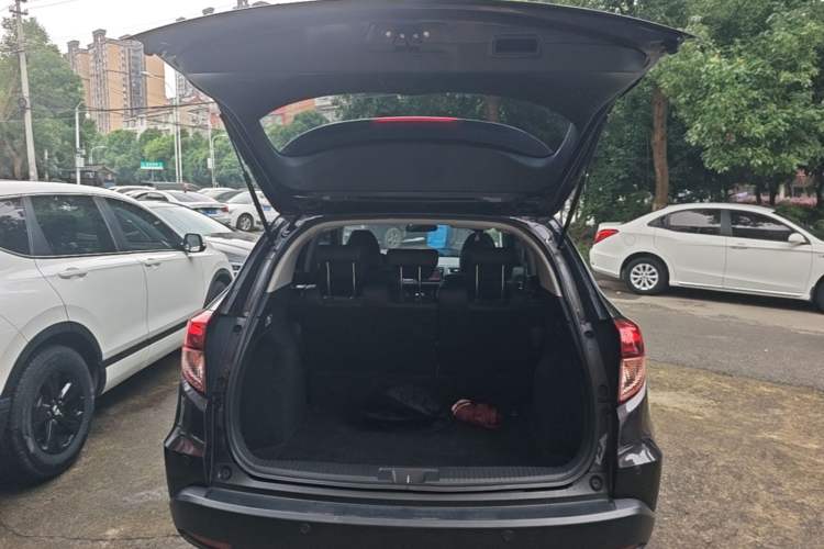 Used Honda Vezel 2015 1.8L CVT 2WD Luxury Model Trunk