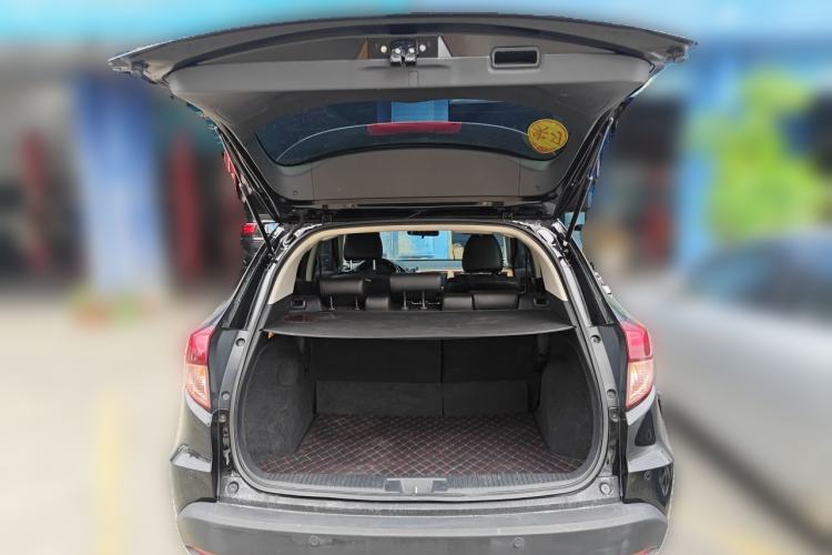 Used Honda Vezel 2015 1.8L CVT 2WD Luxury Model Trunk