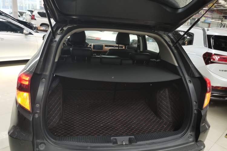 Used Honda Vezel 2015 1.8L CVT 2WD Luxury Model Trunk