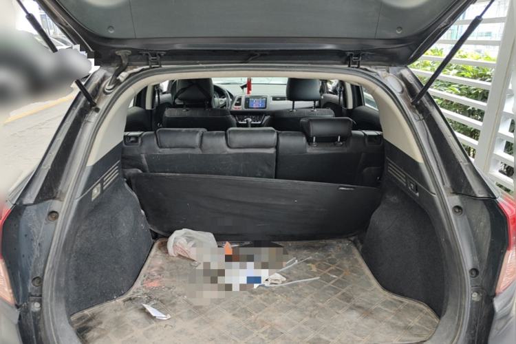 Used Honda Vezel 2015 1.8L CVT 2WD Luxury Model Trunk