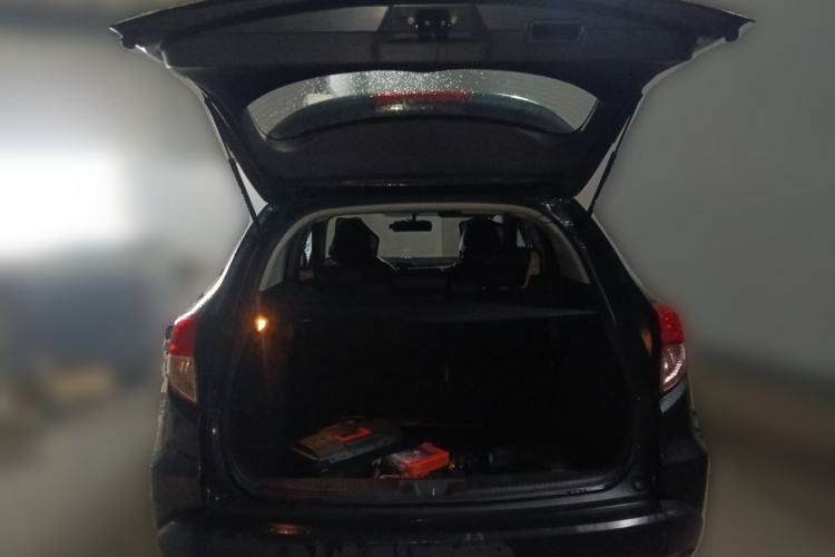 Used Honda Vezel 2015 1.8L CVT 2WD Elite Model Trunk