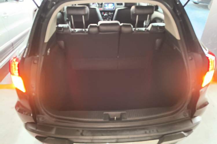 Used Honda Vezel 2015 1.5L CVT two-wheel drive Comfort trim Trunk