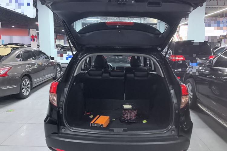 Used Honda Vezel 2015 1.5L manual two-wheel drive Comfort trim level Trunk