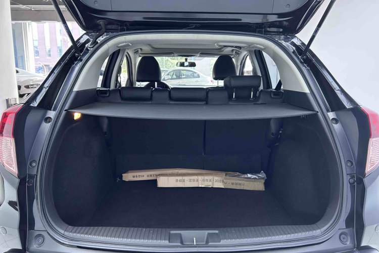 Used Honda Vezel 2015 1.8L CVT 2WD Luxury Model Trunk