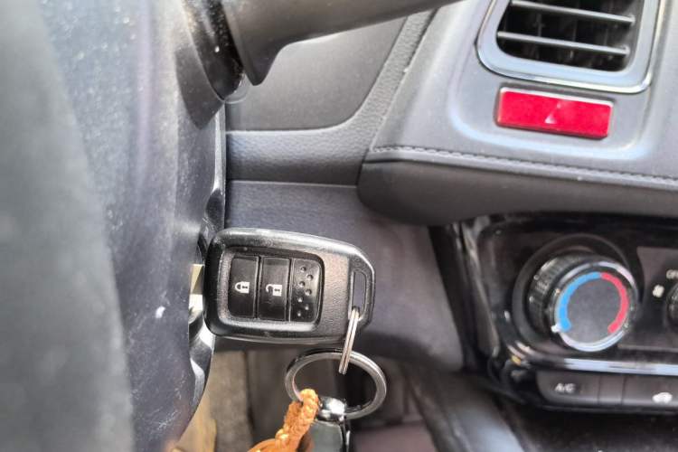 Used Honda Vezel 2015 1.5L CVT two-wheel drive Comfort trim Vehicle Key