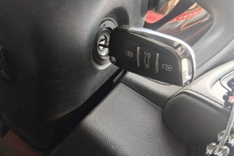 Used Honda Vezel 2015 1.5L CVT two-wheel drive Comfort trim Vehicle Key