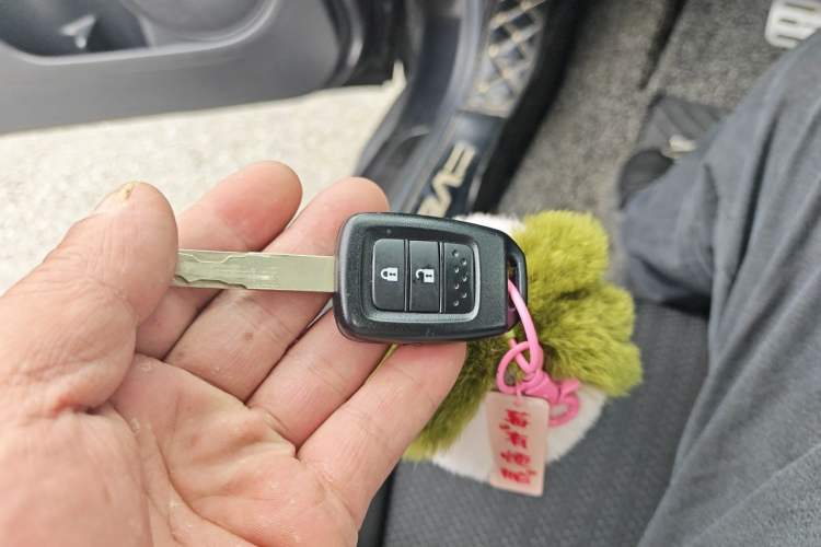 Used Honda Vezel 2015 1.5L CVT two-wheel drive Comfort trim Vehicle Key