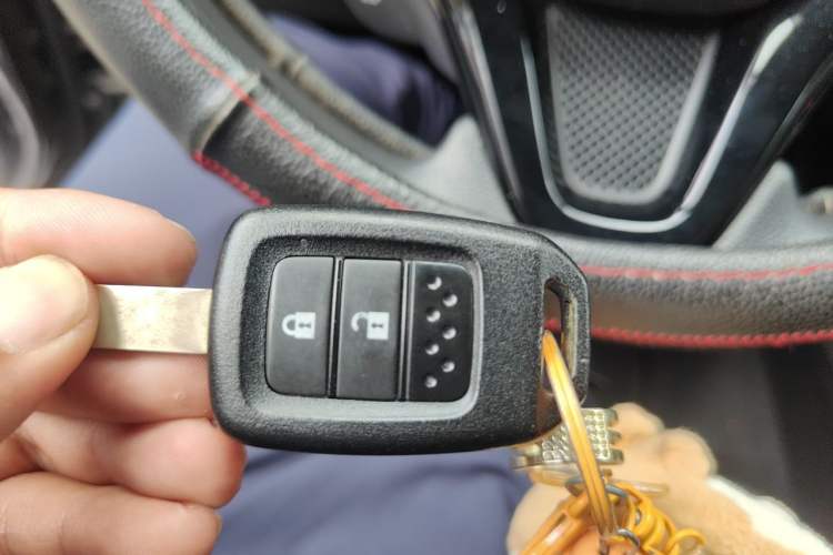 Used Honda Vezel 2015 1.5L CVT two-wheel drive Comfort trim Vehicle Key
