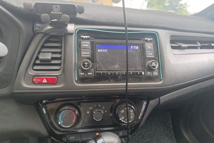 Used Honda Vezel 2015 1.5L CVT two-wheel drive Comfort trim Audio And AC Panel
