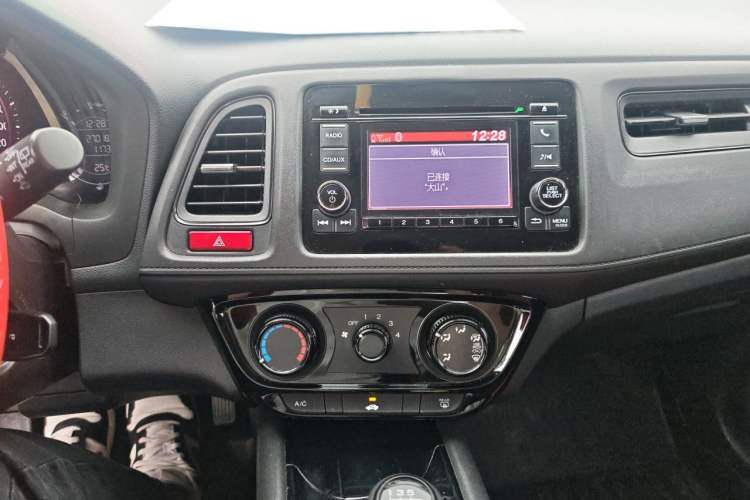 Used Honda Vezel 2015 1.5L manual two-wheel drive Comfort trim level Audio And AC Panel