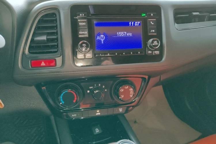 Used Honda Vezel 2015 1.8L Manual Two-Wheel Drive Elite Version Audio And AC Panel
