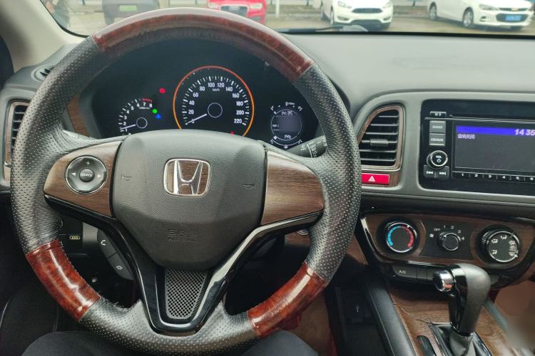 Used Honda Vezel 2015 1.5L CVT two-wheel drive Comfort trim Center Console