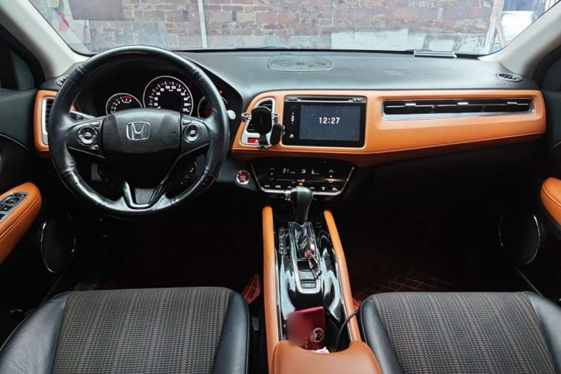 Used Honda Vezel 2015 1.8L CVT 2WD Luxury Model Center Console