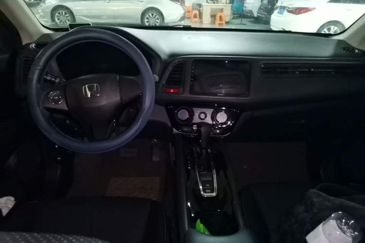 Used Honda Vezel 2015 1.5L CVT two-wheel drive Comfort trim Center Console