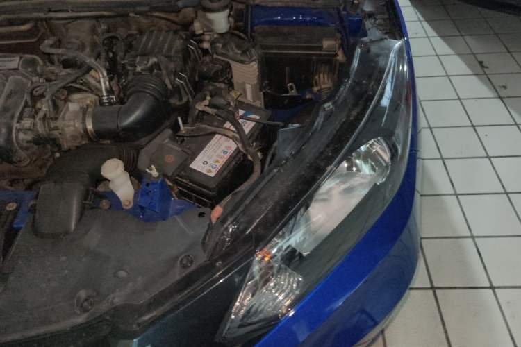 Used Honda Vezel 2015 1.5L CVT two-wheel drive Comfort trim Engine Bay Left