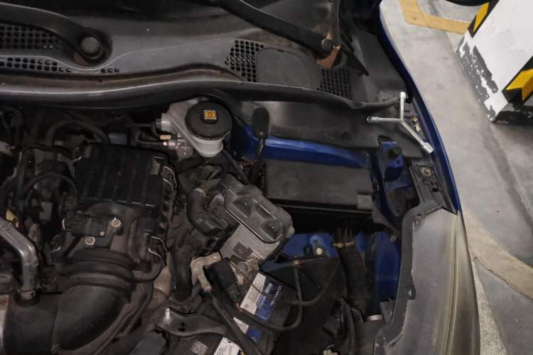 Used Honda Vezel 2015 1.5L CVT two-wheel drive Comfort trim Engine Bay Left
