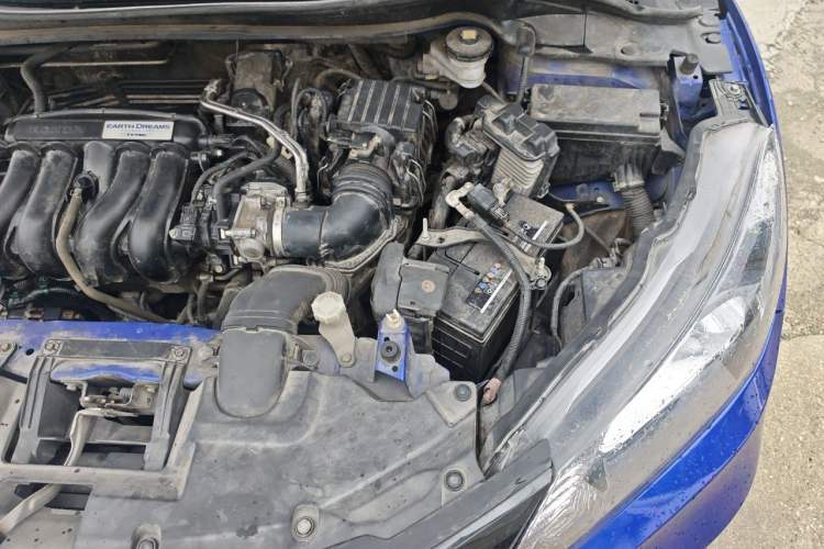 Used Honda Vezel 2015 1.5L manual two-wheel drive Comfort trim level Engine Bay Left