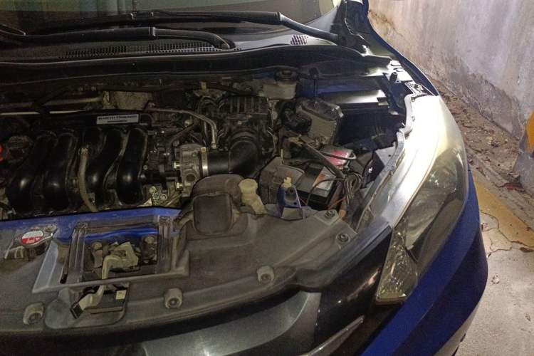 Used Honda Vezel 2015 1.5L CVT two-wheel drive Comfort trim Engine Bay Left