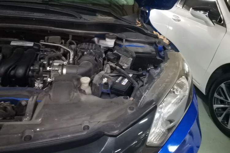 Used Honda Vezel 2015 1.5L CVT two-wheel drive Comfort trim Engine Bay Left
