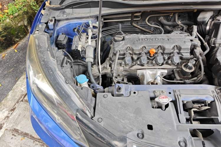 Used Honda Vezel 2015 1.8L CVT 2WD Luxury Model Engine Bay Right