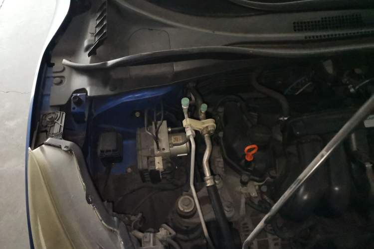 Used Honda Vezel 2015 1.5L CVT two-wheel drive Comfort trim Engine Bay Right