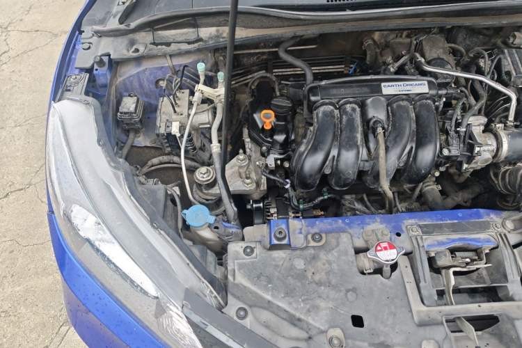 Used Honda Vezel 2015 1.5L manual two-wheel drive Comfort trim level Engine Bay Right