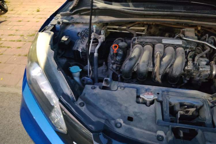 Used Honda Vezel 2015 1.5L CVT two-wheel drive Comfort trim Engine Bay Right