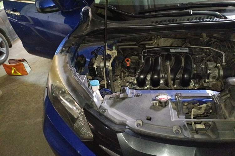 Used Honda Vezel 2015 1.5L CVT two-wheel drive Comfort trim Engine Bay Right