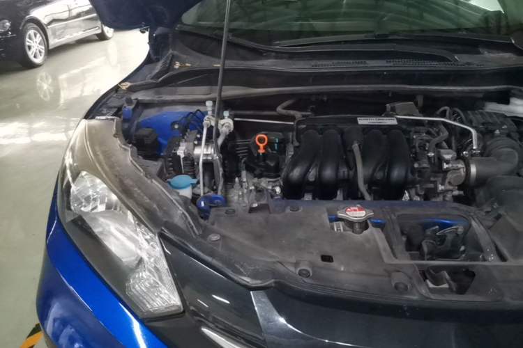 Used Honda Vezel 2015 1.5L CVT two-wheel drive Comfort trim Engine Bay Right