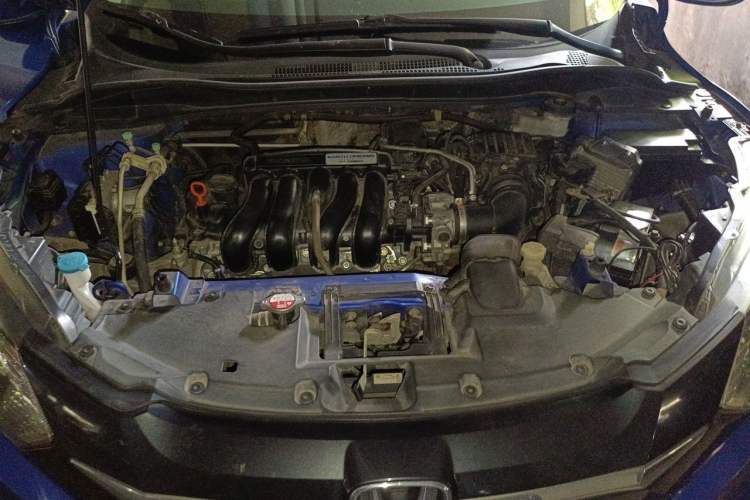 Used Honda Vezel 2015 1.5L CVT two-wheel drive Comfort trim Engine Bay
