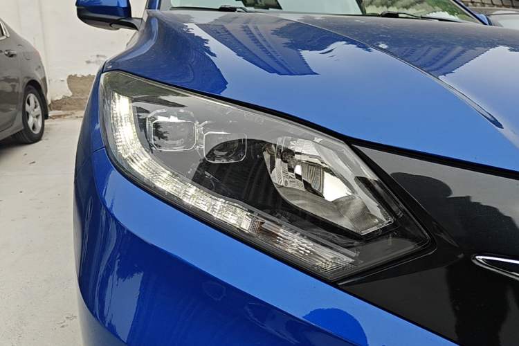 Used Honda Vezel 2015 1.8L CVT 2WD Luxury Model Exterior 6