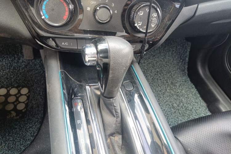 Used Honda Vezel 2015 1.5L CVT two-wheel drive Comfort trim Gear Lever