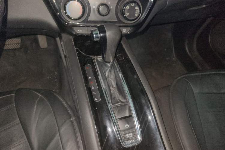 Used Honda Vezel 2015 1.5L CVT two-wheel drive Comfort trim Gear Lever
