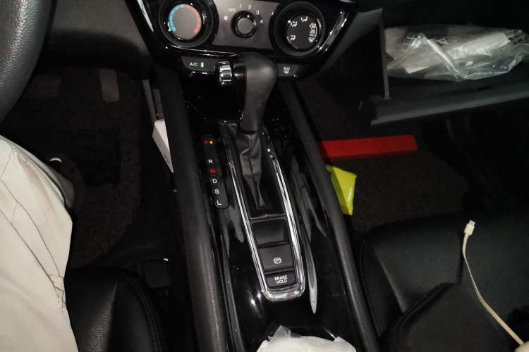 Used Honda Vezel 2015 1.5L CVT two-wheel drive Comfort trim Gear Lever