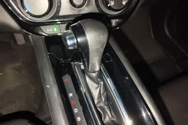 Used Honda Vezel 2015 1.5L CVT two-wheel drive Comfort trim Gear Lever